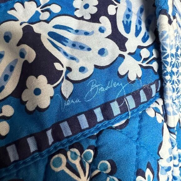 VERA BRADLEY Blue Lagoon X-Large Tote - Picture 7 of 12